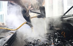 Tự rửa khoang máy tại nhà: Việc đơn giản nhưng đừng để mắc sai lầm