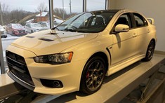Chiếc sedan thể thao cực đỉnh Mitsubishi Lancer EVO 2015 này có giá lên tới 2,7 tỷ đồng