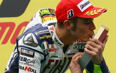 Tay đua MotoGP nổi tiếng Valentino Rossi xác nhận từ giã sự nghiệp
