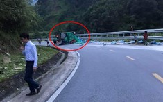 Video quay khoảnh khắc trước khi xe tải lật nghiêng trên QL4D khiến người xem "nổi hết da gà"
