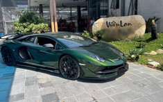 Đại gia lan đột biến Củ Chi lần đầu khoe ảnh Lamborghini Aventador SVJ màu độc về garage