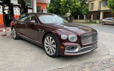 Bentley Flying Spur V8 First Edition màu lạ về nước, xe siêu sang dành cho các chủ tịch "trẻ"