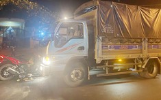 Đắk Lắk: Trên đường về quê tránh dịch, người đàn ông tông xe máy trực diện vào ô tô tải