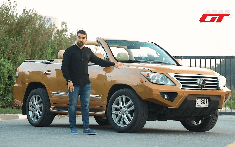 Đây là chiếc Lexus LX570 biến hóa mui trần hoàn toàn để đáp ứng nhu cầu người nuôi chim ưng