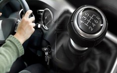 Hướng dẫn lái xe số sàn qua hình ảnh cho người mới bắt đầu
