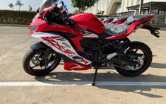 Mục sở thị phiên bản màu đỏ trắng trên Kawasaki ZX-25R 2021, không đẹp như "mơ"