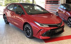 Diện kiến Toyota Corolla Altis GR Sport 2021 tại đại lý