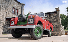 Ông lão 70 tuổi tự chế chiếc Land Rover chạy bằng hơi nước cực kỳ độc đáo