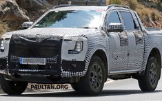 Bắt gặp Ford Ranger 2022 trên đường thử với thiết kế đầu xe giống Maverick