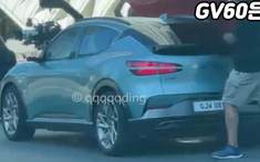 SUV hạng sang Genesis GV60 2022 bất ngờ xuất hiện trên đường phố
