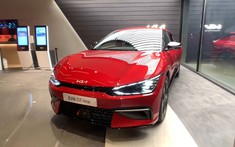 Đây là ô tô điện Kia EV6 ngoài đời thực, có nét giống Lamborghini Urus