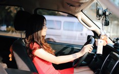 Mồ hôi ảnh hưởng đến các bộ phận bằng da trên ô tô như thế nào và cách xử trí 