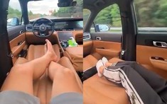 Video: Tài xế thản nhiên nằm ngả ra ghế, để mặc xe tự lái trên đường