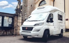 Wingamm Oasi 540 - Mẫu xe van cắm trại nhỏ gọn mà đầy đủ tiện nghi của người Ý