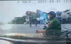 Video: Ô tô Honda hất văng người đi xe máy lên nắp ca-pô trong vụ tai nạn tại Quảng Ninh
