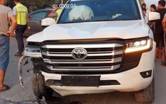 Vừa mới đến tay khách hàng, chiếc Toyota Land Cruiser 2022 đã bị tai nạn toác cả đầu