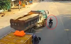 Video: Xe ben vượt ẩu và rẽ thiếu quan sát, tông tử vong người phụ nữ đi xe máy tại Vĩnh Phúc