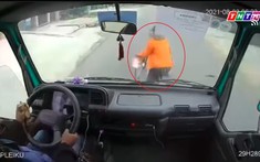 Video: Ô tô tải tông văng người phụ nữ đi xe đạp sang đường vì vài giây thiếu quan sát của tài xế