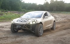 Tesla Model 3 biến hóa thành xe off-road dưới bàn tay dân độ
