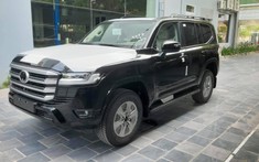 Đại lý tích cực trả hàng Toyota Land Cruiser 2022 cho khách, dân mạng chê chi tiết này "chán đời"