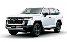 Toyota Land Cruiser 2022 bán chạy đến mức khách đặt mua xe phải chờ 1 năm