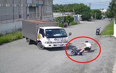 Video: Xe ô tô tải sang đường thiếu quan sát, va chạm với xe máy khiến 1 người nguy kịch