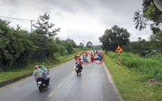 Video: 2 xe máy trong đoàn về quê tránh dịch xảy ra va chạm ở Kon Tum, dân mạng khen phản ứng của CSGT