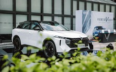 Liên doanh của Nissan tung ra SUV mới Venucia V-Online với logo như xe VinFast
