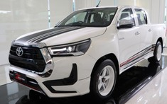Bán tải Toyota Hilux sắc sảo và thể thao hơn nhờ gói trang bị Razer