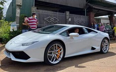 Người dân Tây Nguyên tò mò về siêu xe Lamborghini Huracan mới về làm dâu ở đây