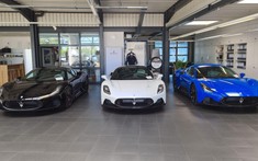Dân mạng tò mò màu sơn của Maserati MC20 đầu tiên về nước, siêu xe đắt đỏ đầu tiên của "cây đinh ba"