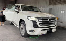 Video: Toyota Land Cruiser VX 70th Anniversary đầu tiên về nước, động cơ khác biệt so với chính hãng