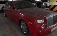 Ảnh hưởng dịch Covid-19, Rolls-Royce Phantom màu đỏ đầu tiên về nước phải làm bạn với bụi tại hầm đỗ xe