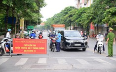 Hà Nội: Xem xét không kiểm soát giấy đi đường ở 19 quận, huyện