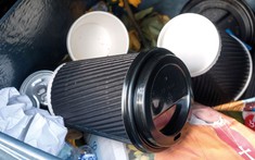 Vật liệu composite làm từ cốc cà phê nhựa