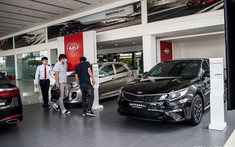 Kia Cerato, Kia Sedona giảm giá khủng, đại lý dọn kho chờ mẫu mới