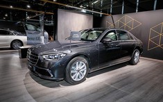 Cận cảnh thiết kế ngoài đời thực của xe bọc thép chống đạn Mercedes-Benz S680 Guard 2022