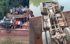 Bắc Giang: Xe ben chở đất lật ngửa trên tàu thủy, tài xế mất tích