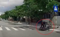 Video: Thanh niên đi xe máy đang "phóng như bay" thì lao vào gốc cây vì tránh ô tô sang đường tại Quảng Ninh