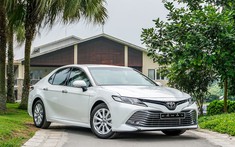 Toyota Camry nhận ưu đãi lên tới 40 triệu đồng tại đại lý, rộ tin đồn chuẩn bị đón bản mới
