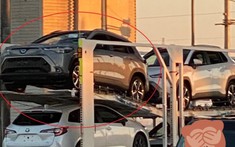 Toyota Corolla Cross 2021 với thiết kế khác xe ở Việt Nam bị bắt gặp trên đường phố