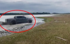 Video: Trải nghiệm off-road cùng Ford Ranger Raptor, người lái nhận cái "kết đắng"