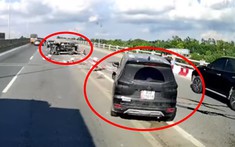 Video quay khoảnh khắc xe Mitsubishi Xpander tông dải phân cách, đâm trúng xe ô tô tải trên cầu Thanh Trì