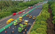 Trung Quốc triển khai đội xe thi công đường cao tốc không người lái lớn nhất thế giới