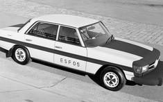Đây là chiếc xe thử nghiệm an toàn đầu tiên của Mercedes-Benz, ra đời cách 50 năm
