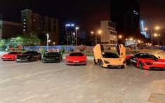 Các con đường của Sài Gòn lại nóng với dàn siêu xe gần trăm tỷ đồng xuất hiện