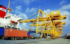 Xuất nhập khẩu hàng hóa 10 tháng duy trì tốc độ tăng cao