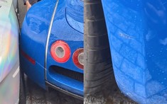 Lùi xe quẹt trúng Lamborghini Aventador, dân mạng tò mò người lái Bugatti Veyron triệu đô