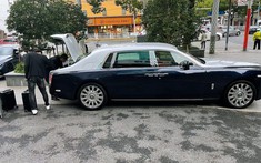 Nóng máu với cách đối xử của nhân viên ngân hàng, đại gia điều xe Rolls-Royce Phantom đến chở gần 18 tỷ đồng tiền mặt