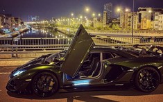 Lamborghini Aventador SVJ được chủ nhân cho dạo phố ngay đêm đầu tiên Tp.HCM nới lỏng giãn cách xã hội